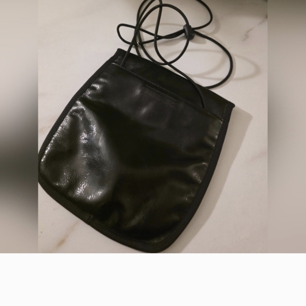 Miu Miu Black Patent Leather Crossbody Pouch - Picture 4 of 9